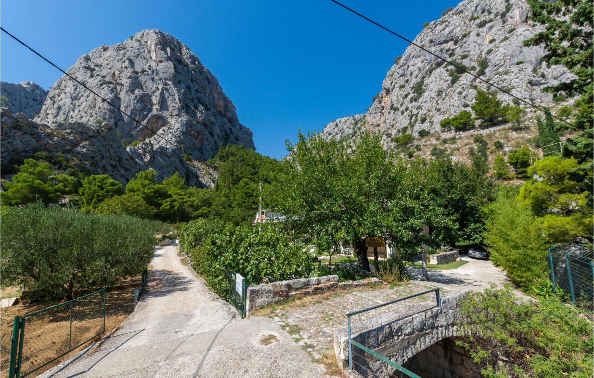 Lovely Apartment In Omis With Kitchen ภายนอก รูปภาพ