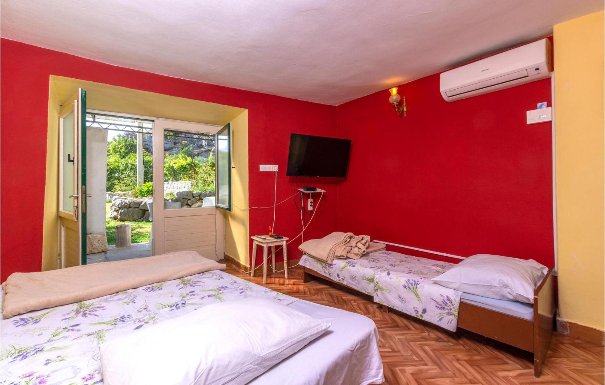 Lovely Apartment In Omis With Kitchen ภายนอก รูปภาพ