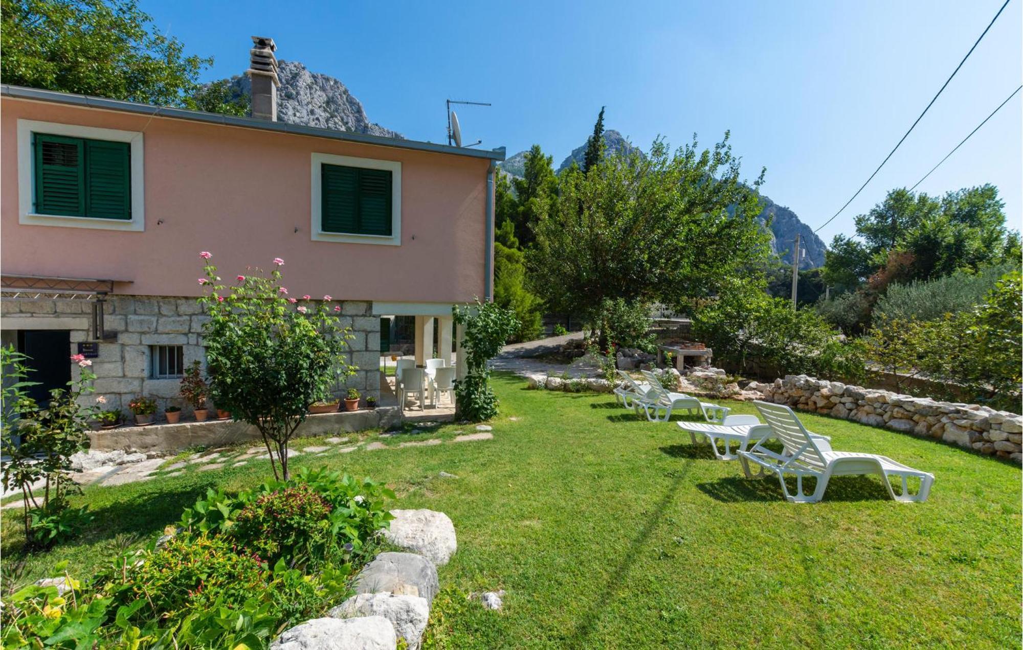 Lovely Apartment In Omis With Kitchen ภายนอก รูปภาพ