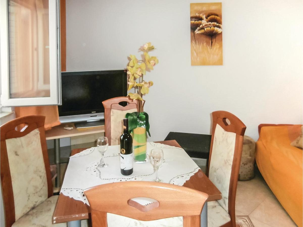 Lovely Apartment In Omis With Kitchen ภายนอก รูปภาพ
