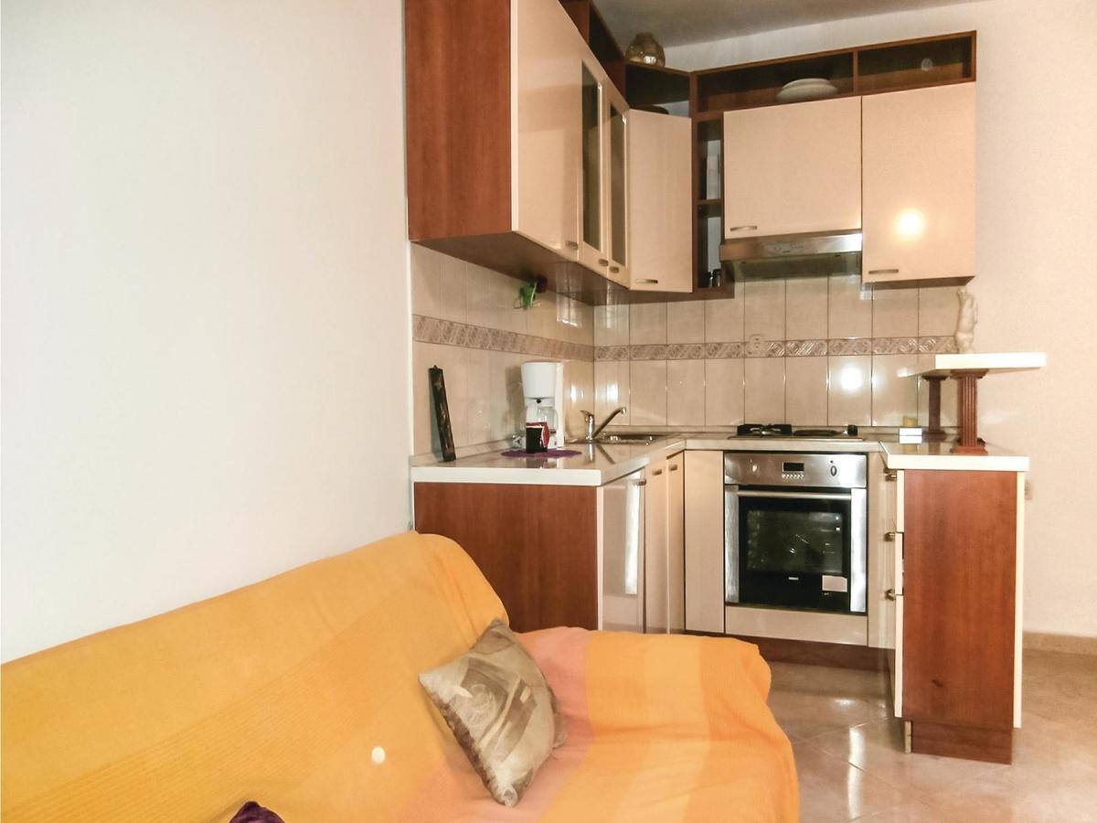Lovely Apartment In Omis With Kitchen ภายนอก รูปภาพ
